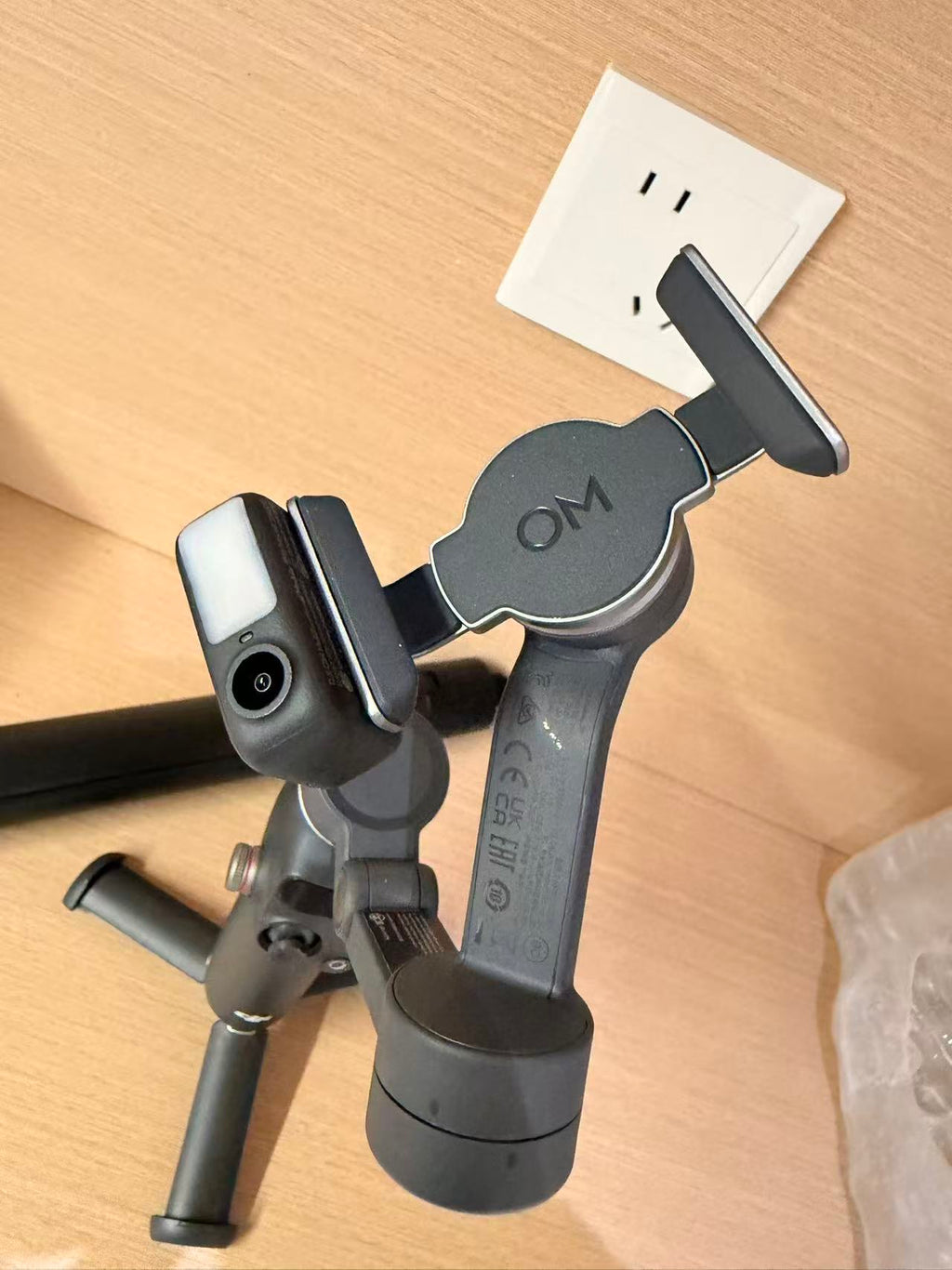 Mobile 6 Smartphone Gimbal – 3-Axis Stabilizer with ActiveTrack 6.0