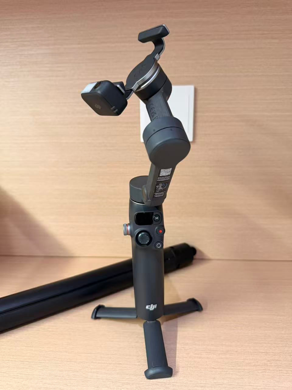 Mobile 6 Smartphone Gimbal – 3-Axis Stabilizer with ActiveTrack 6.0